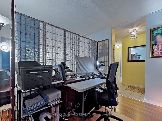 1208 - 20 Gilder Dr