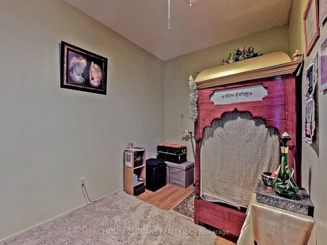 1208 - 20 Gilder Dr