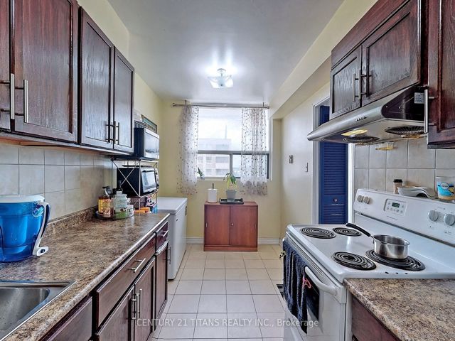 1208 - 20 Gilder Dr