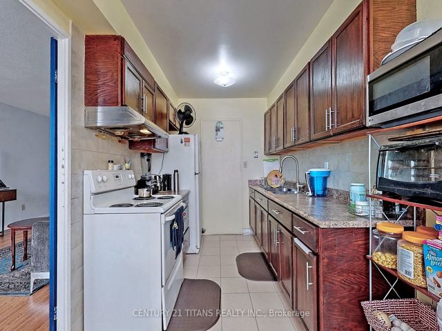 1208 - 20 Gilder Dr
