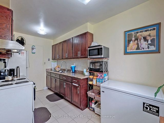 1208 - 20 Gilder Dr