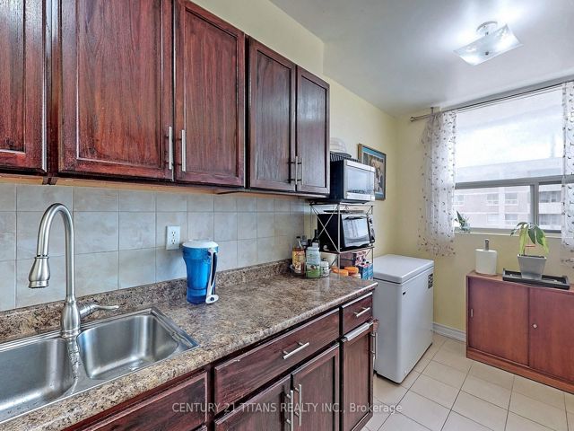 1208 - 20 Gilder Dr