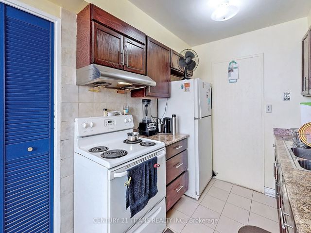 1208 - 20 Gilder Dr