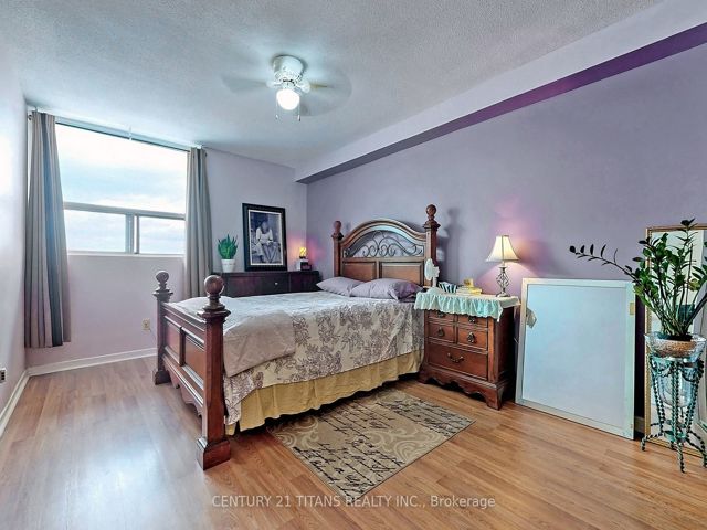 1208 - 20 Gilder Dr