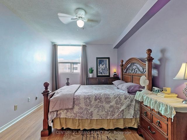 1208 - 20 Gilder Dr