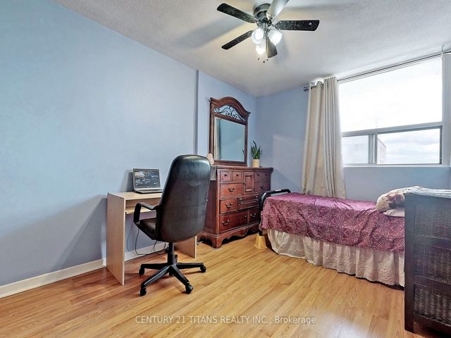 1208 - 20 Gilder Dr