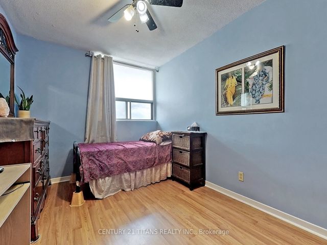 1208 - 20 Gilder Dr