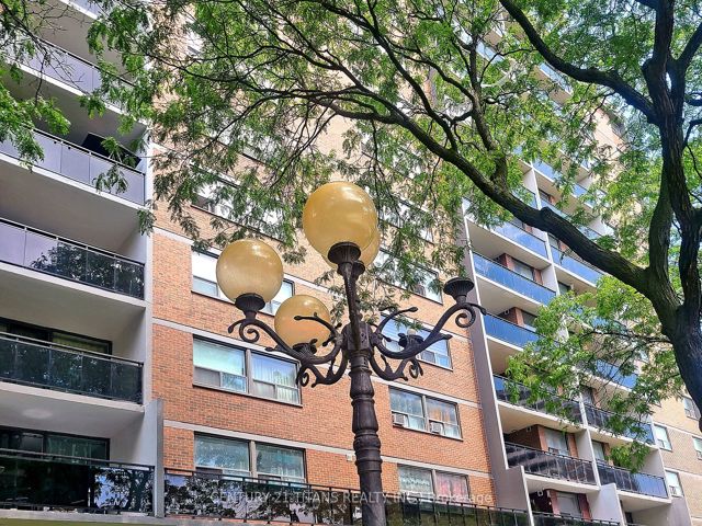 1208 - 20 Gilder Dr