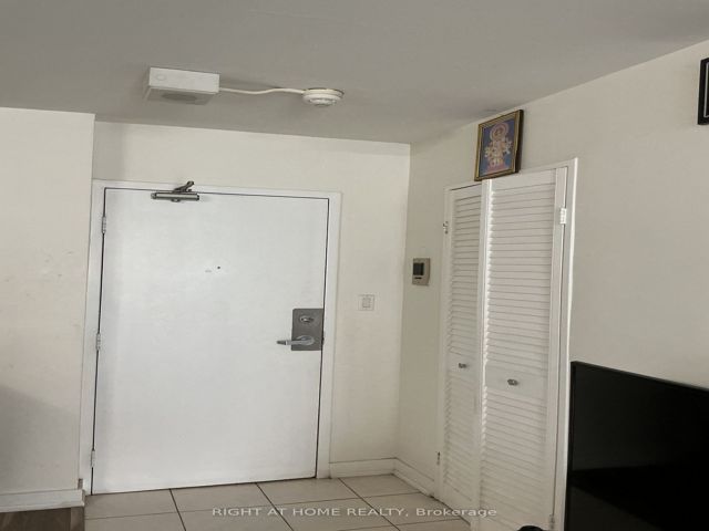 1504 - 5 Massey Sq