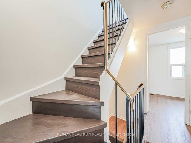 59 - 275 Broadview Ave