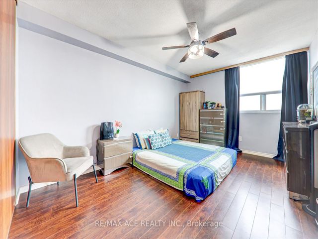1101 - 20 Gilder Dr