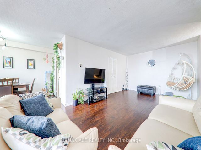 1101 - 20 Gilder Dr