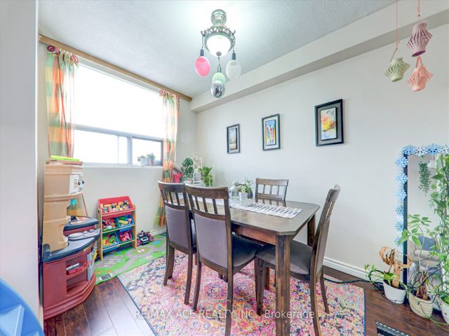 1101 - 20 Gilder Dr