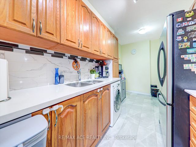 1101 - 20 Gilder Dr