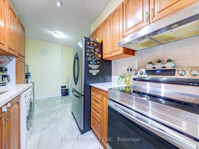1101 - 20 Gilder Dr