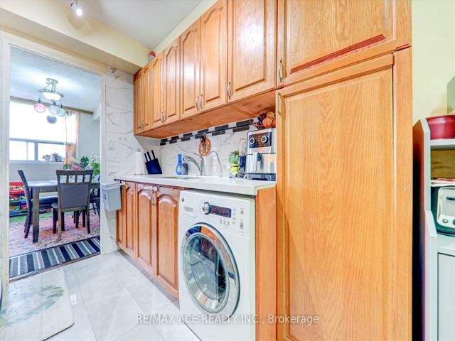 1101 - 20 Gilder Dr