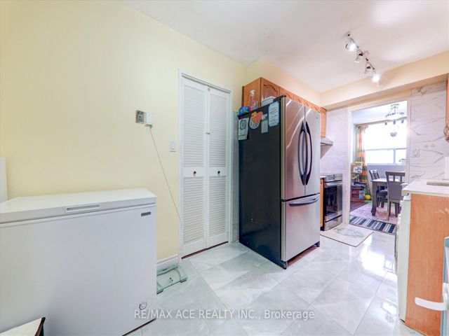 1101 - 20 Gilder Dr