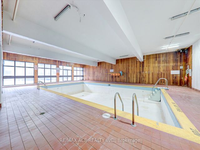 1101 - 20 Gilder Dr