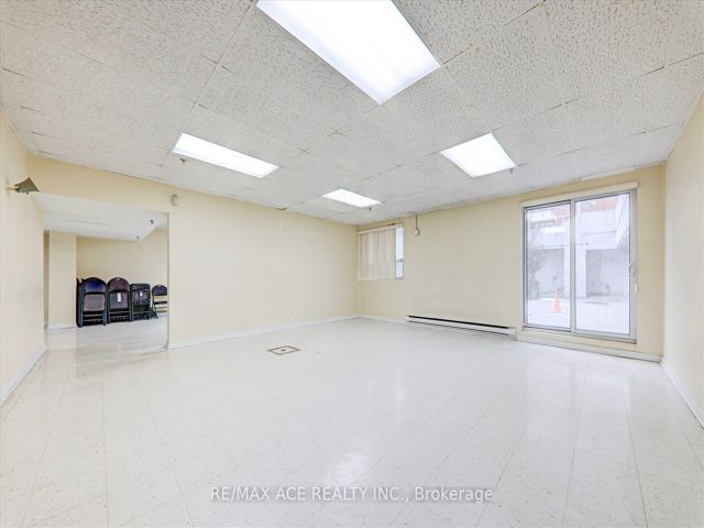 1101 - 20 Gilder Dr