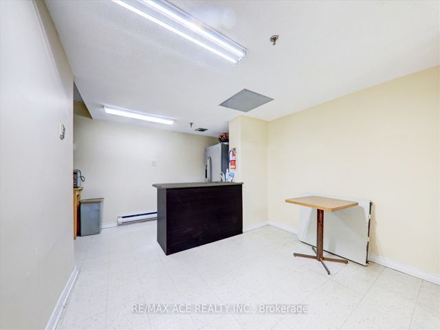 1101 - 20 Gilder Dr