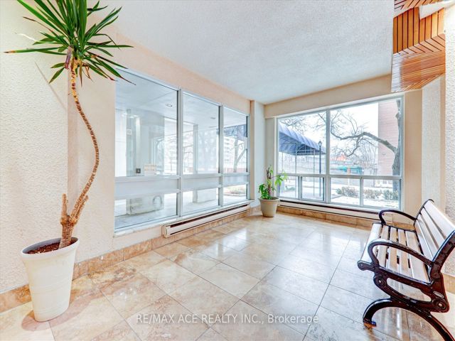 1101 - 20 Gilder Dr