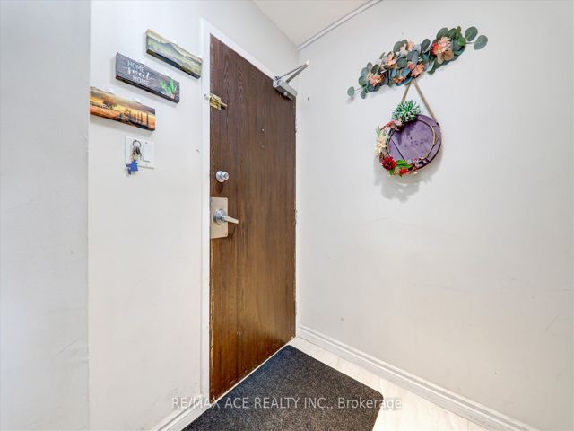1101 - 20 Gilder Dr