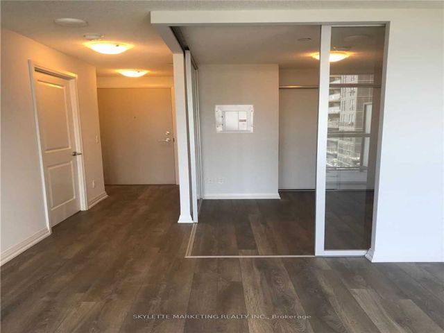 804 - 30 Meadowglen Pl