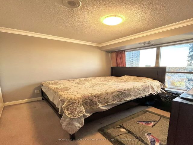 1419 - 181 Village Green Sq