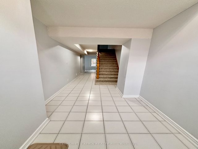 20 - 3 Reidmount Ave