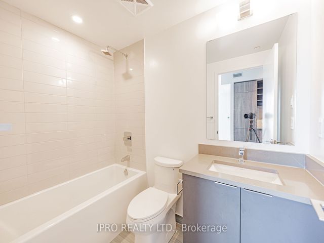 2708 - 2033 Kennedy Rd