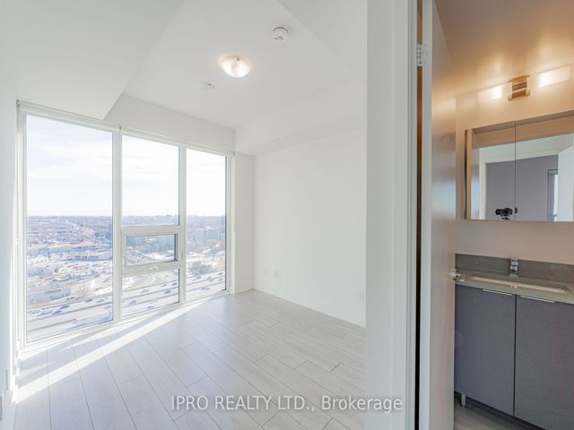 2708 - 2033 Kennedy Rd