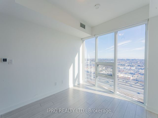 2708 - 2033 Kennedy Rd