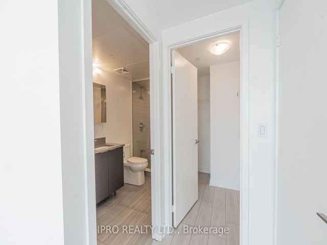 2708 - 2033 Kennedy Rd