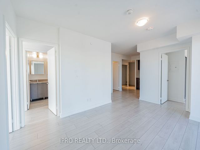 2708 - 2033 Kennedy Rd