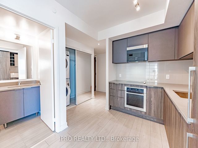 2708 - 2033 Kennedy Rd