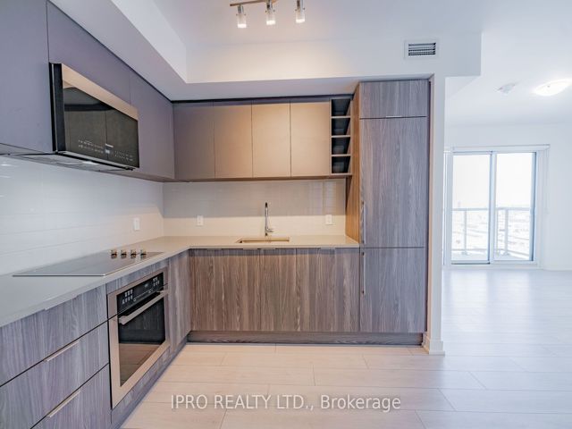 2708 - 2033 Kennedy Rd