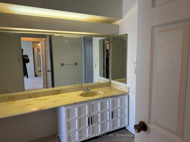 1111 - 2350 Bridletowne Circ