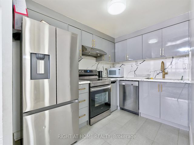 220 - 5580 Sheppard Ave E