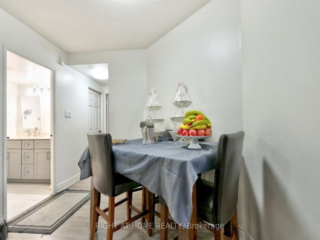 220 - 5580 Sheppard Ave E