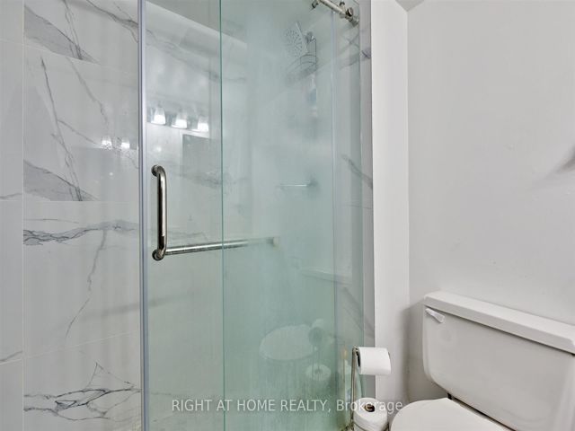 220 - 5580 Sheppard Ave E