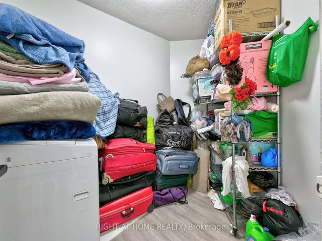 220 - 5580 Sheppard Ave E