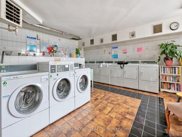 220 - 5580 Sheppard Ave E