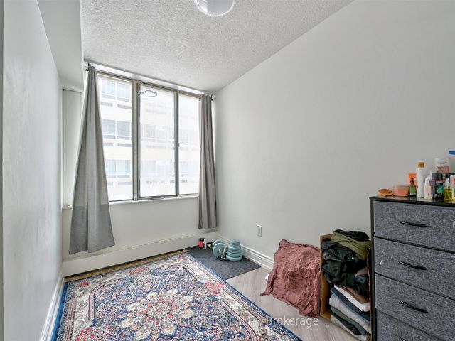 220 - 5580 Sheppard Ave E