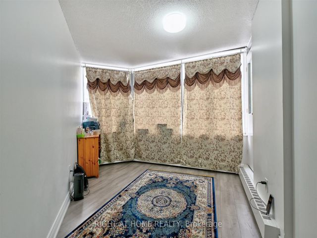 220 - 5580 Sheppard Ave E