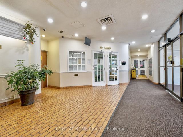 220 - 5580 Sheppard Ave E