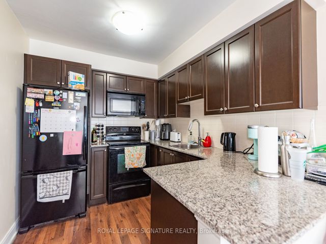 1423 - 135 Village Green Sq