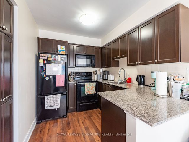 1423 - 135 Village Green Sq