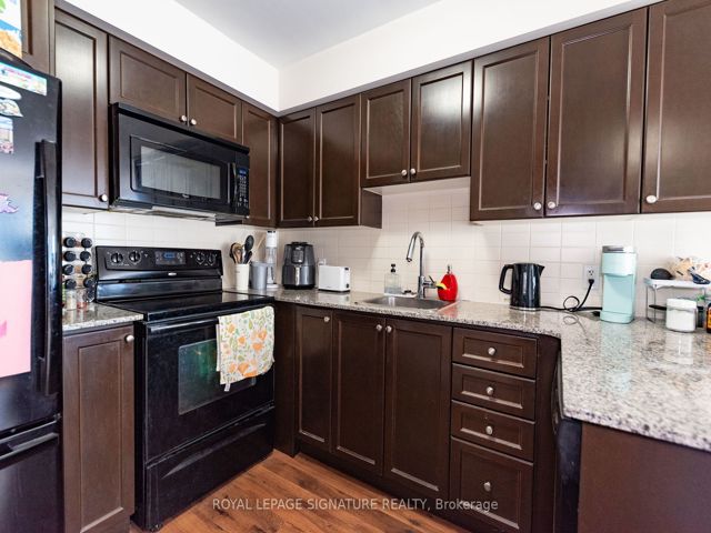 1423 - 135 Village Green Sq