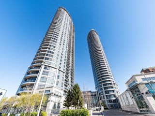 1423 - 135 Village Green Sq