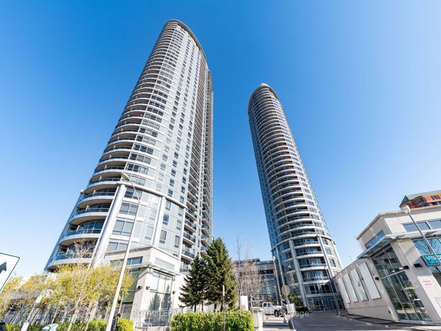 1423 - 135 Village Green Sq